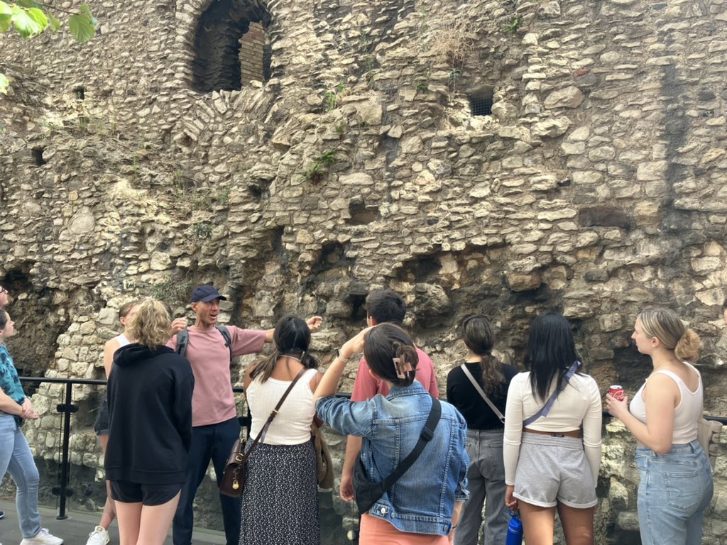 Syracuse University London (@syracuseulondon) on Twitter photo 2000+ years of history is being uncovered during our kick-off Jill Curran Memorial Tour for the <a href="/syracuseabroad/">Syracuse Abroad</a> Fall 2022 semester. On our first stop, students are learning about the Roman history of Londonium from our favourite #BlueBadge Guide Dominic <a href="/BurrisNorth/">Dominic Burris-North</a> 2000+ years of history is being uncovered during our kick-off Jill Curran Memorial Tour for the <a href="/syracuseabroad/">Syracuse Abroad</a> Fall 2022 semester. On our first stop, students are learning about the Roman history of Londonium from our favourite #BlueBadge Guide Dominic <a href="/BurrisNorth/">Dominic Burris-North</a>