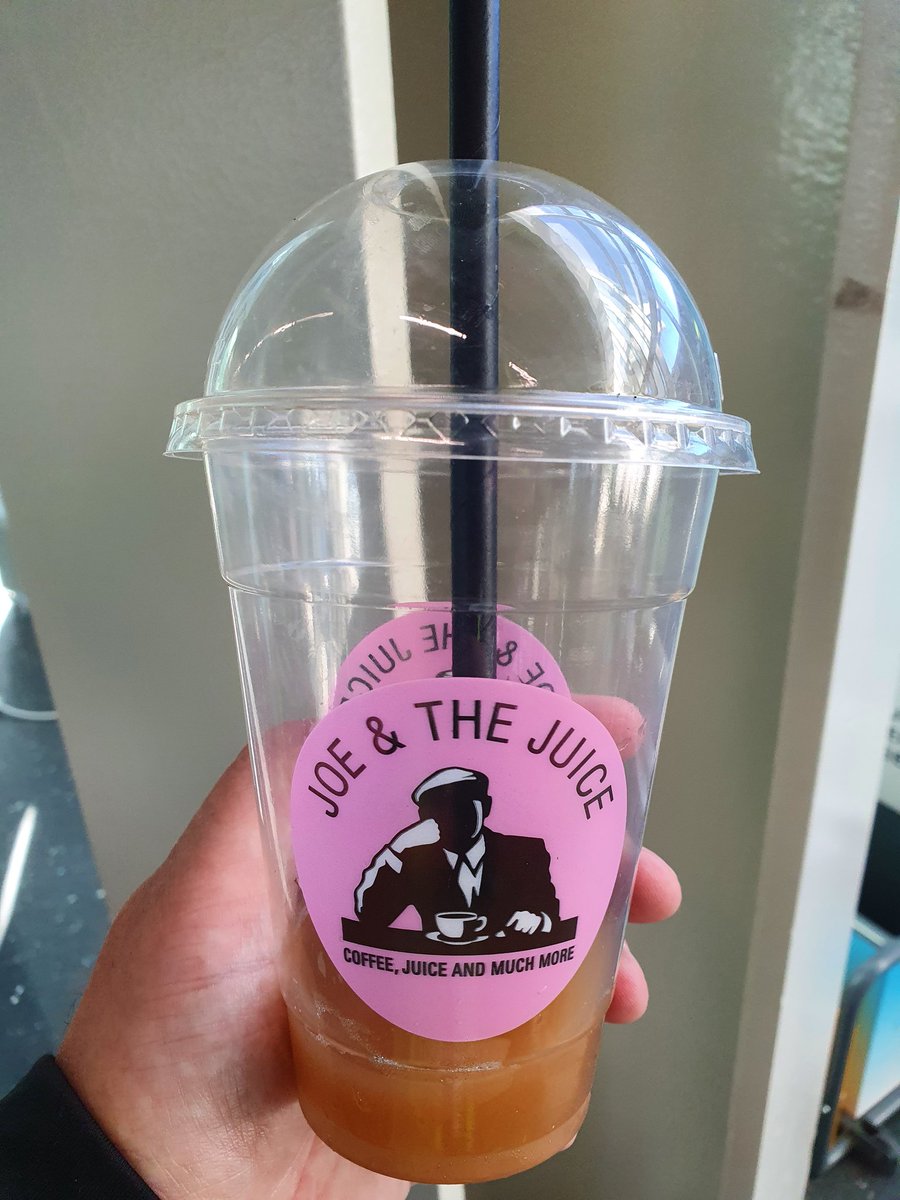 Ég dáist að <a href="/joeandthejuice/">JOE & THE JUICE</a> hvað þeir hugsa vel um umhverfið og náttúruna. Hættir að nota plaströr og nota bara papparör. #kaldhæðni #joeandthejuice