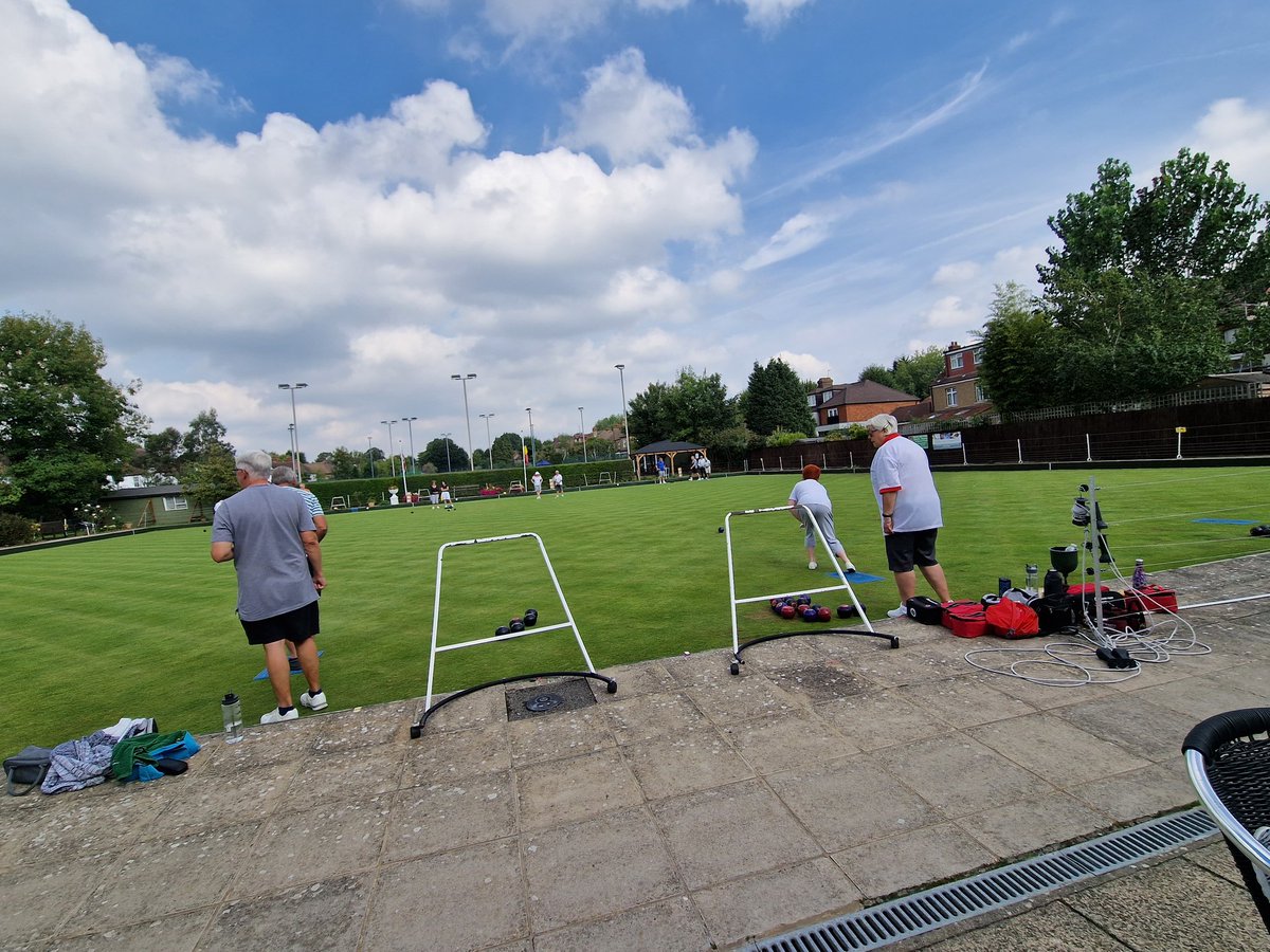 Very busy on the green this morning. New bowlers being coached, competition ladies pairs and morning roll ups.