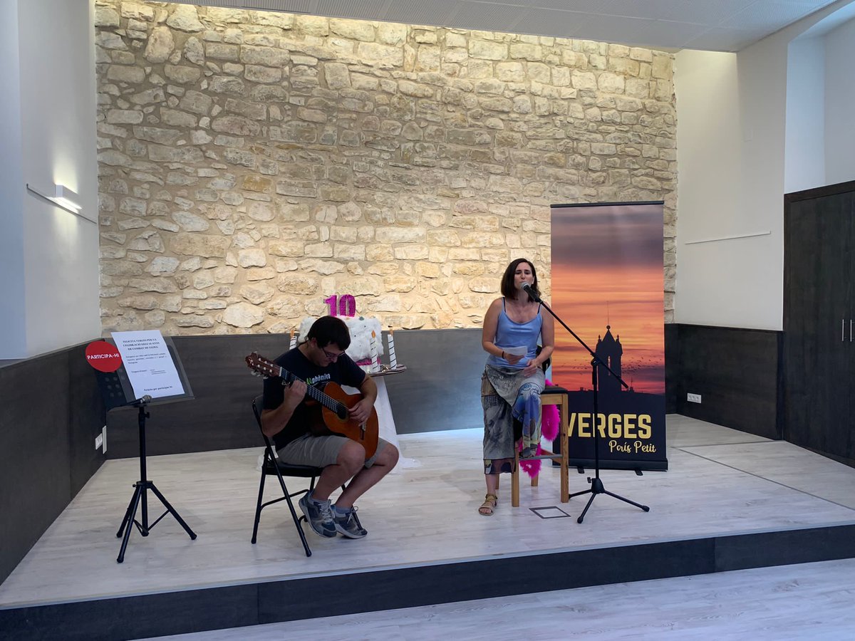 Us deixem algunes imatges de la inauguració de l’exposició #10anysdecombataverges i de l’animació infantil. 
En breu, mostra de #glosajove davant de l’Ajuntament.

#Verges #glosadorssotaelcampanar #paíspetit