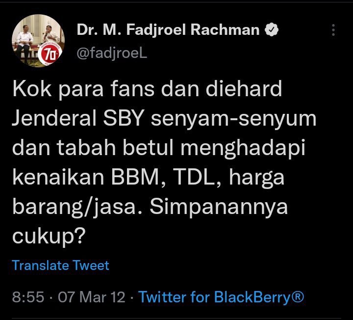 DrEvaChaniago's tweet image. Kok para fans dan diehard Pak Jokowi senyam-senyum dan tabah betul menghadapi kenaikan BBM, TDL, harga barang/jasa. Simpanannya cukup?

Boleh dong ngikutin Bang Fadjroel 😜