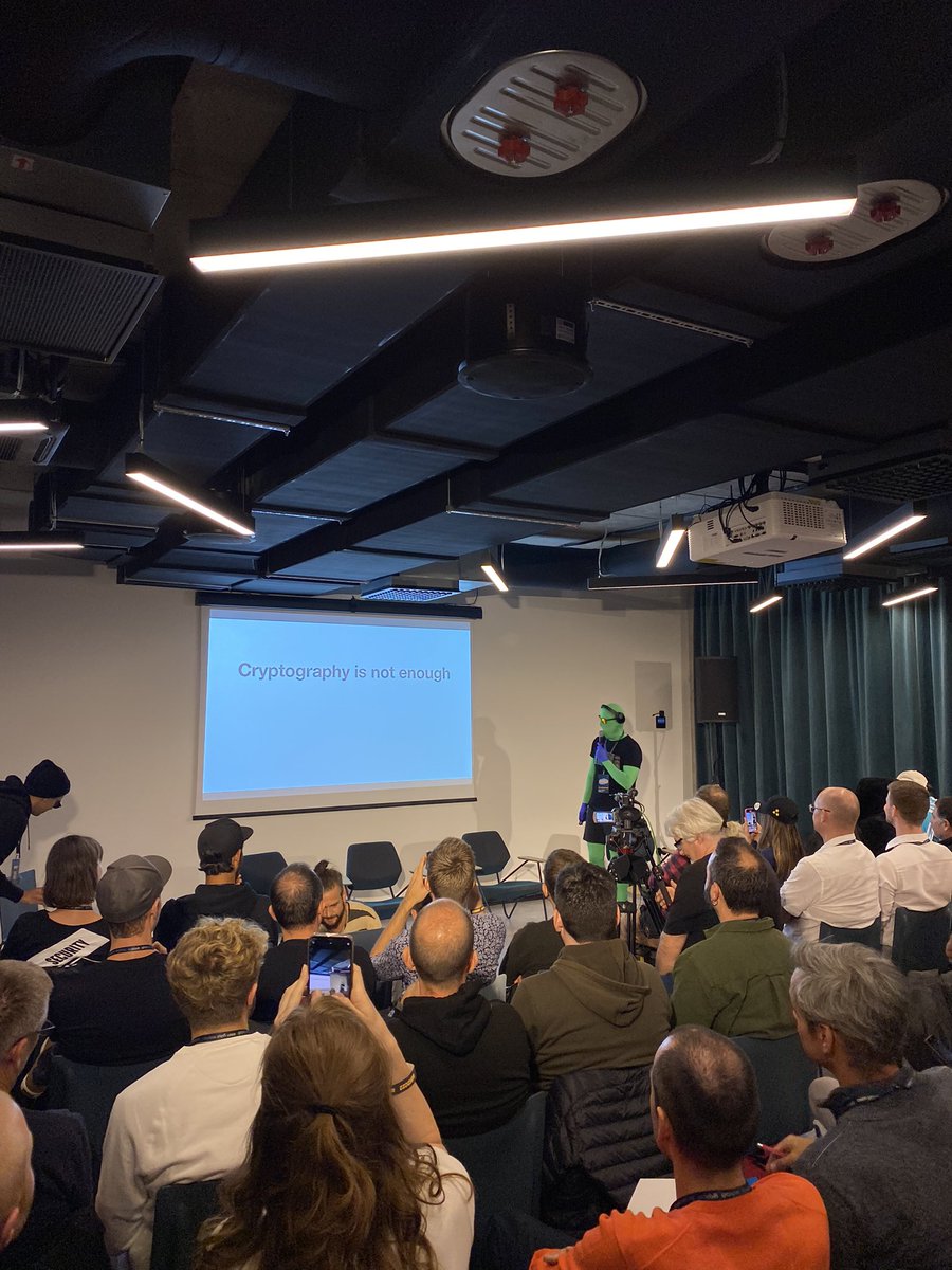 AlexanderSavy's tweet image. That’s the way, how presentation about bitcoin should be done @dergigi 🤘🤘🤘@hodlhodl