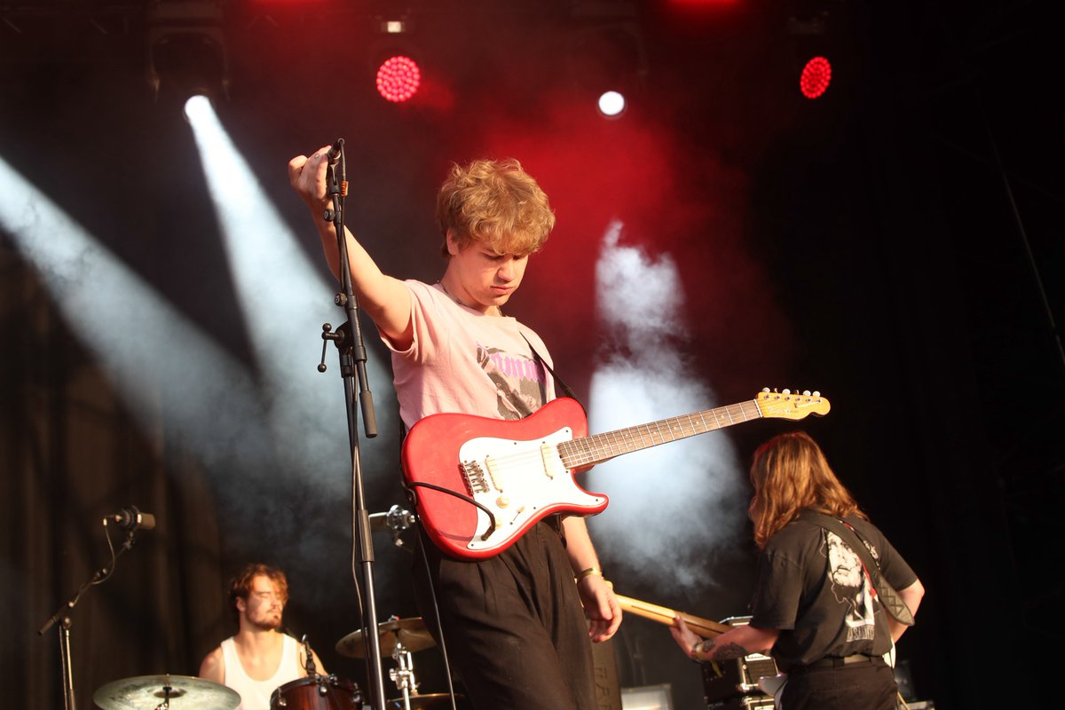 glastonbury's tweet image. Check out our photos from last night's @Pilton_Party, which featured amazing performances from Elbow, Easy Life, The Velvet Hands and Inkara. Thanks to everyone who came! glastonburyfestivals.co.uk/pilton-party-2…