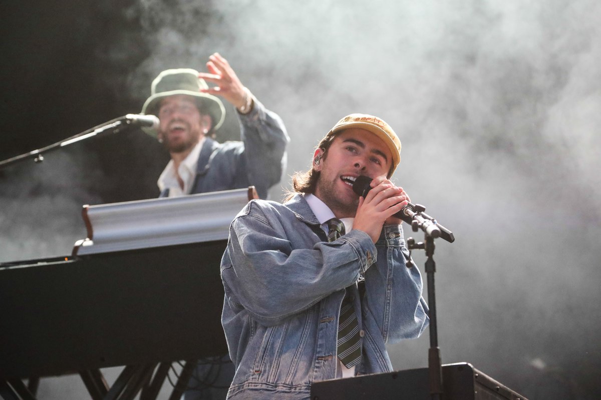 glastonbury's tweet image. Check out our photos from last night's @Pilton_Party, which featured amazing performances from Elbow, Easy Life, The Velvet Hands and Inkara. Thanks to everyone who came! glastonburyfestivals.co.uk/pilton-party-2…