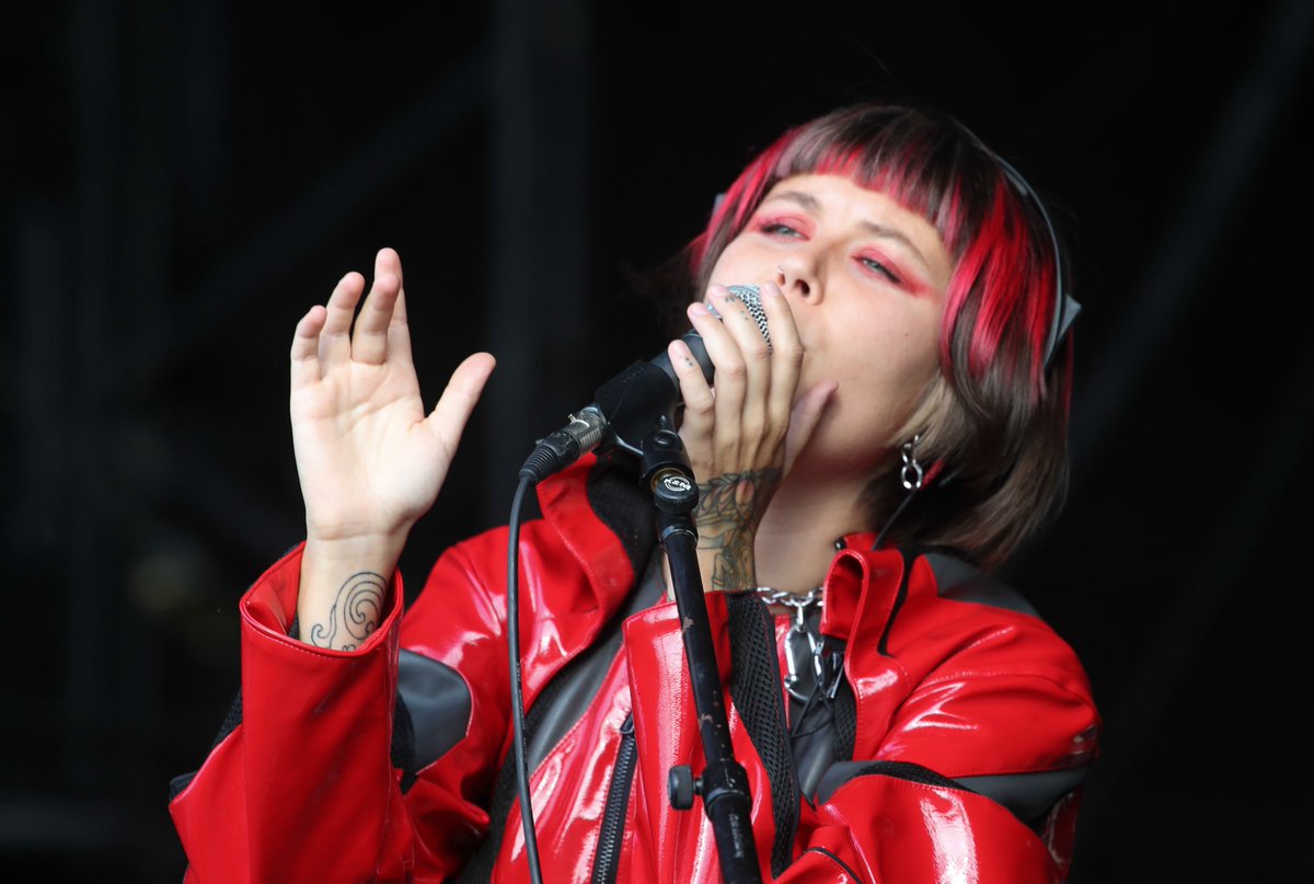 glastonbury's tweet image. Check out our photos from last night's @Pilton_Party, which featured amazing performances from Elbow, Easy Life, The Velvet Hands and Inkara. Thanks to everyone who came! glastonburyfestivals.co.uk/pilton-party-2…