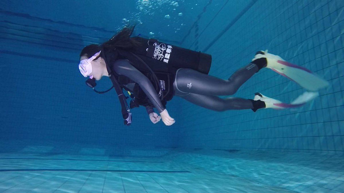 fishwolf2's tweet photo. underwater in the pool of Olympic center https://t.co/9cvX4foilP