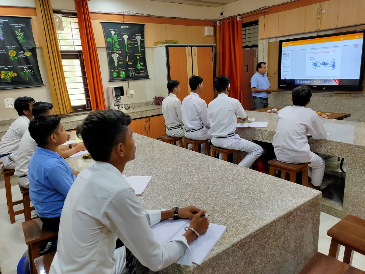 Harpreet0801's tweet photo. Our #science students are studying in well equipped labs today.
Proud of our #teachers who work hard and prepare ICT based material for a wholistic class experience.
A #Biology class in @SBV_1618005 
@msisodia 
@shail2018 
@Dir_Education 
@ManuGulati11 https://t.co/yVcWNguUHQ