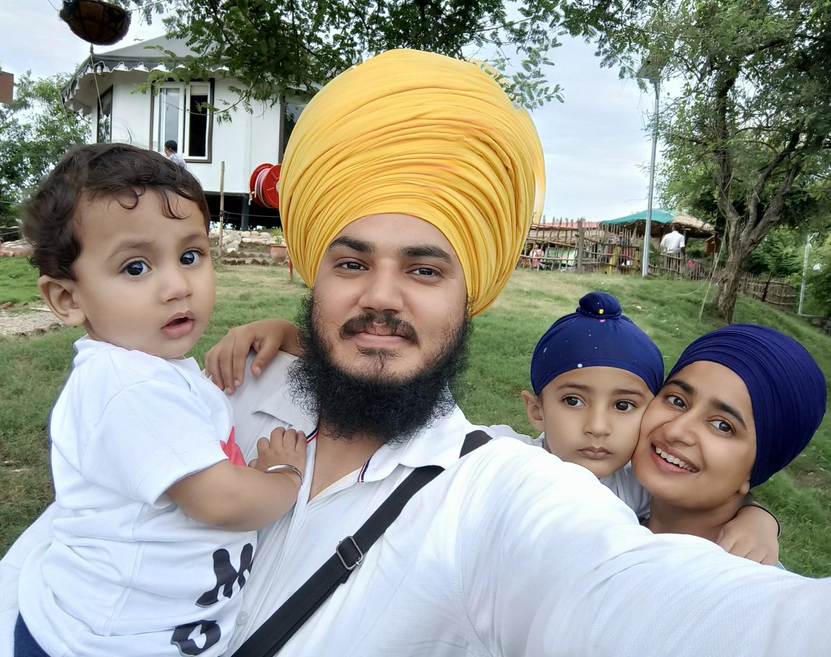 ranjitsinghsyf1's tweet photo. ਜਨਮ ਦਿਨ ਮੁਬਾਰਕਬਾਦ ਪੁੱਤਰ ਜੀ

ਅੱਜ ਮੇਰਾ ਛੋਟਾ ਪੁੱਤ ਇੱਕ ਸਾਲ ਦਾ ਹੋ ਗਿਆ। ਗੁਰਬਾਜ਼ ਸਿੰਘ ਨੂੰ ਗੁਰੂ ਸਾਹਿਬ ਗੁਰਸਿੱਖੀ ਜੀਵਨ, ਉਚੇਰੀ ਵਿੱਦਿ��� ਤੇ ਹਮੇਸ਼ਾਂ ਚੜ੍ਹਦੀ ਕਲਾ ਬਖ਼ਸ਼ਣ। 
- ਰਣਜੀਤ ਸਿੰਘ ਦਮਦਮੀ ਟਕਸਾਲ #SYFB https://t.co/SSUixY7nOm
