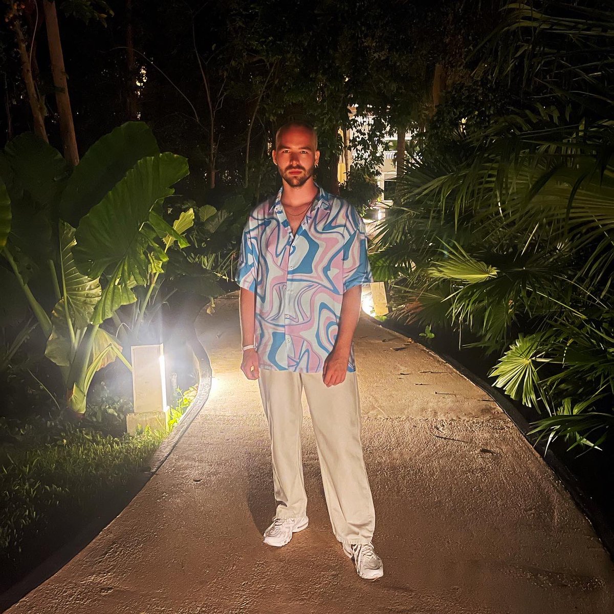 bencjharris's tweet photo. Mexico was so beaut 🥰 now let me keep this tan forever pls 😘 🇲🇽 https://t.co/hnL9O05gk7
