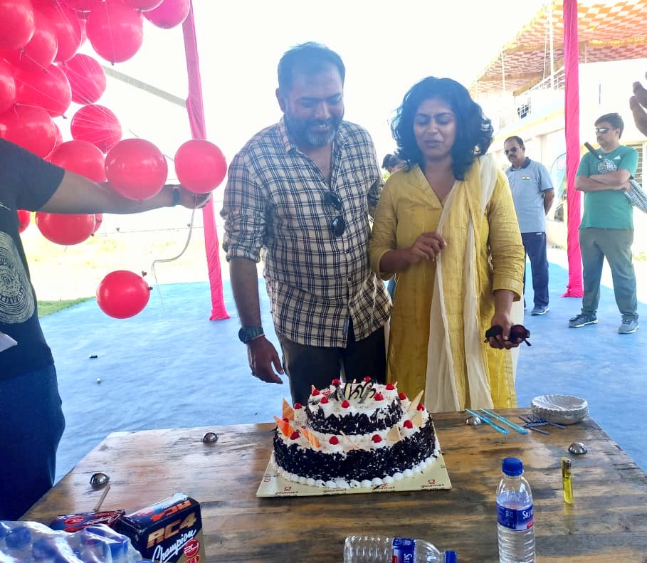 Kubeanbu's tweet photo. Happy Anniversary @rajsekarpandian Anna ❤️

Special day at #pudukkottai Celebration from @sfcpudukkottai

@Suriya_offl
@Karthi_Offl
@sfcpudukkottai @mi_offl https://t.co/B9vhiSpU9Q