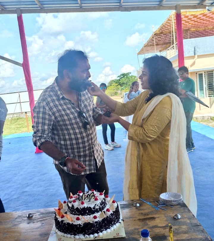 Kubeanbu's tweet photo. Happy Anniversary @rajsekarpandian Anna ❤️

Special day at #pudukkottai Celebration from @sfcpudukkottai

@Suriya_offl
@Karthi_Offl
@sfcpudukkottai @mi_offl https://t.co/B9vhiSpU9Q