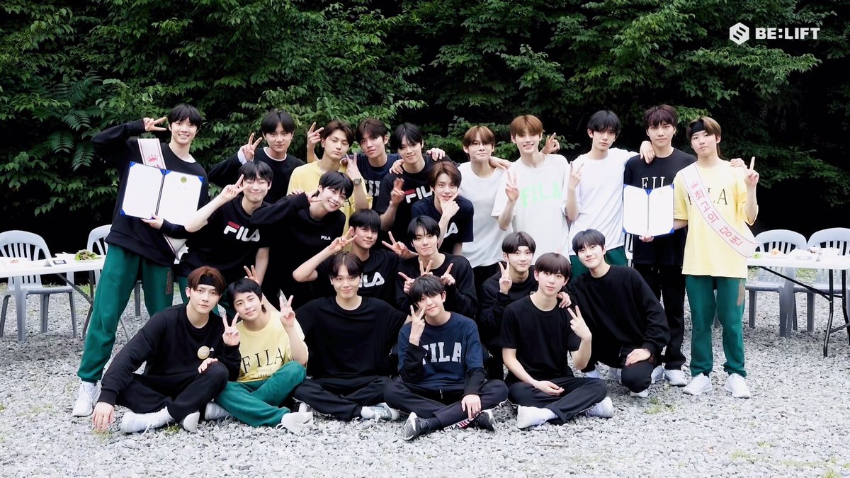 O155TH10's tweet photo. 2 years ago: "7 in our eyes, 23 in our hearts"
Today: "9 in our eyes, 15 " our hearts

#andAUDITION_FINALE 
#andAUDITION 
#andTEAM
#ILand 
#ENHYPEN https://t.co/5hQ8FHLIAB