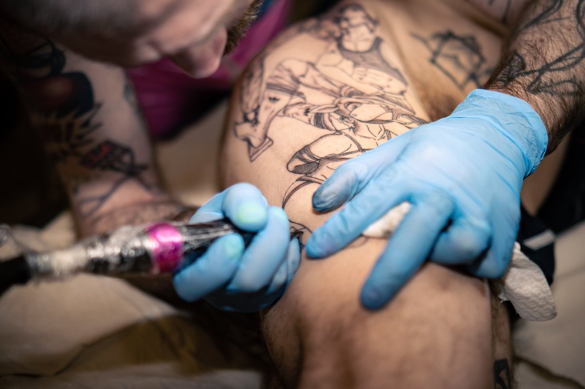 PupBau's tweet photo. The perfect outfit to make a fetish tattoo 
🩱Latex catsuit by my sister @tetrakeyon 
📸 Shooting by @PupPrinci 
✍🏻 tattooing @DarkHermes https://t.co/dggRoHieQ0
