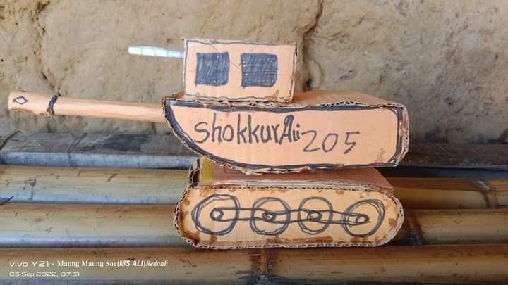 Md_Ayub12's tweet photo. I found a Rohingya Artist, his name is Shukkur Ali, Balukhali 2 Camp-11, Cox's Bazar Bangladesh. He is a very Talented boy.

- He made a Helicopter and excavator Tank.

#rohingyarefugees 
#rohingyatographer 
#Rohingyaartist
#rohingyabuilder https://t.co/0RxTIoFFFY