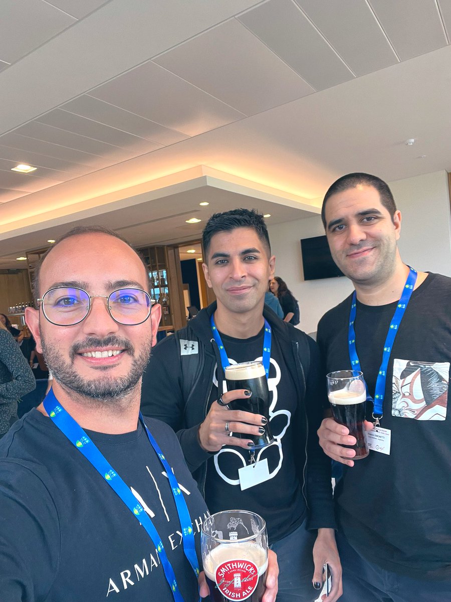 First three generations of Bioinformaticians from <a href="/fi_uner/">Ingeniería UNER</a>, and great friends met again at <a href="/ucddublin/">University College Dublin</a> for the <a href="/IDPfun/">IDPfun</a> and <a href="/ELIXIREurope/">ELIXIR Europe</a> IDP user comm conferences. Cheers <a href="/GonzaParra_/">Gonzalo Parra</a> <a href="/francosimonetti/">Franco Simonetti</a> 🍻