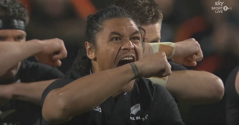 LeRugbynistere's tweet photo. RÉSUMÉ VIDÉO. Essai de 100m, défense de fer, les All Blacks atomisent les Pumas dans le Rugby Championship ⏩ https://t.co/RX1PV1wj49 #Rugby #Rugbychampionship #AllBlacks #nzarg https://t.co/NiVdTUF8Tg