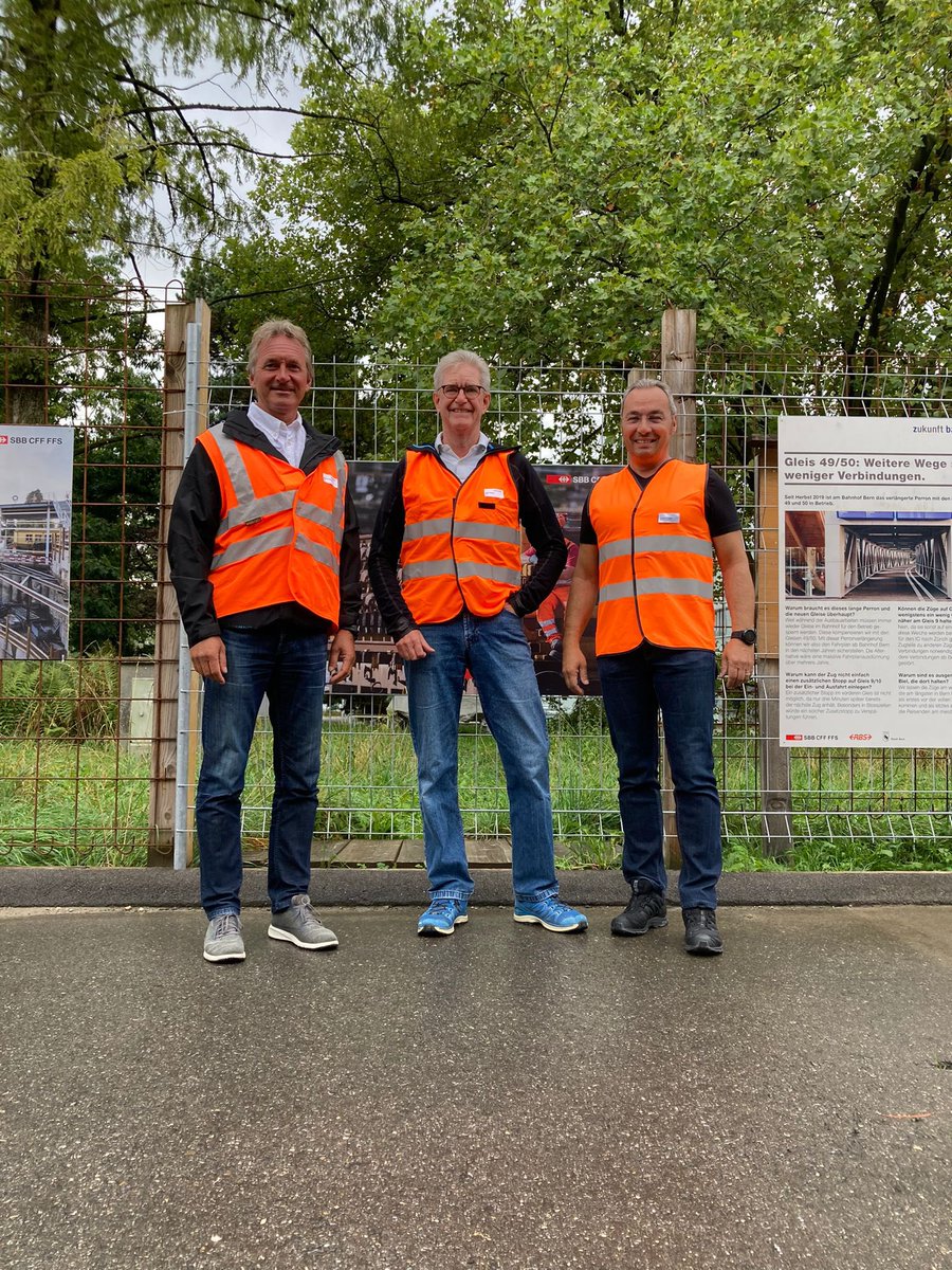 P_Kummer's tweet photo. Heute im Einsatz am Tag der offenen Baustelle von Zukunft Bahnhof Bern, um den Besuchenden Auskunft über das spannende Grossprojekt zu geben. Danke an alle, die vorbeigekommen sind! #zukunftbahnhofbern
#sbbcffffs @sbbnews @rbs @stadtbern https://t.co/bFSHJCh5pK
