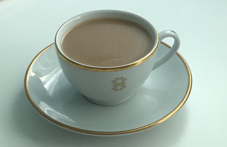 HayeNoWayJose's tweet photo. Do like a proper cup of tea in a proper cup (tea cup), pinkies ahoy dahlinks 😝☕️😝 #teaup #teacups #teasnob #getyourcupsout #showusyourcups #poshcups https://t.co/84IDe8ijl3