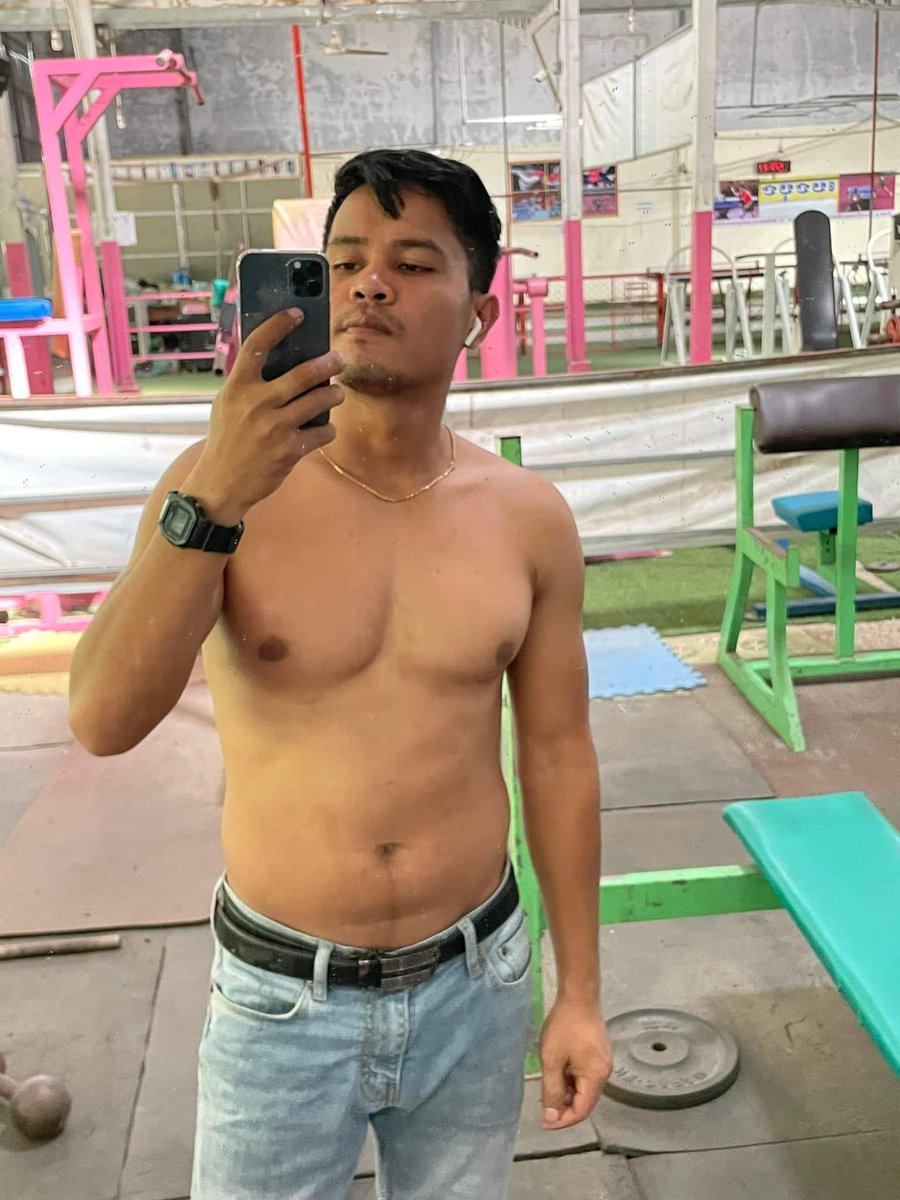 zxqkvipytfdxz's tweet photo. ស្គាល់បង វិ ឆៃ អត់? ល្បីថាគាត់ក្តធំសាហាវ ឌាំងល្អណាស់  អាចបៀម69ជាមួយគ្នាបាន https://t.co/UPd5xdL8yn