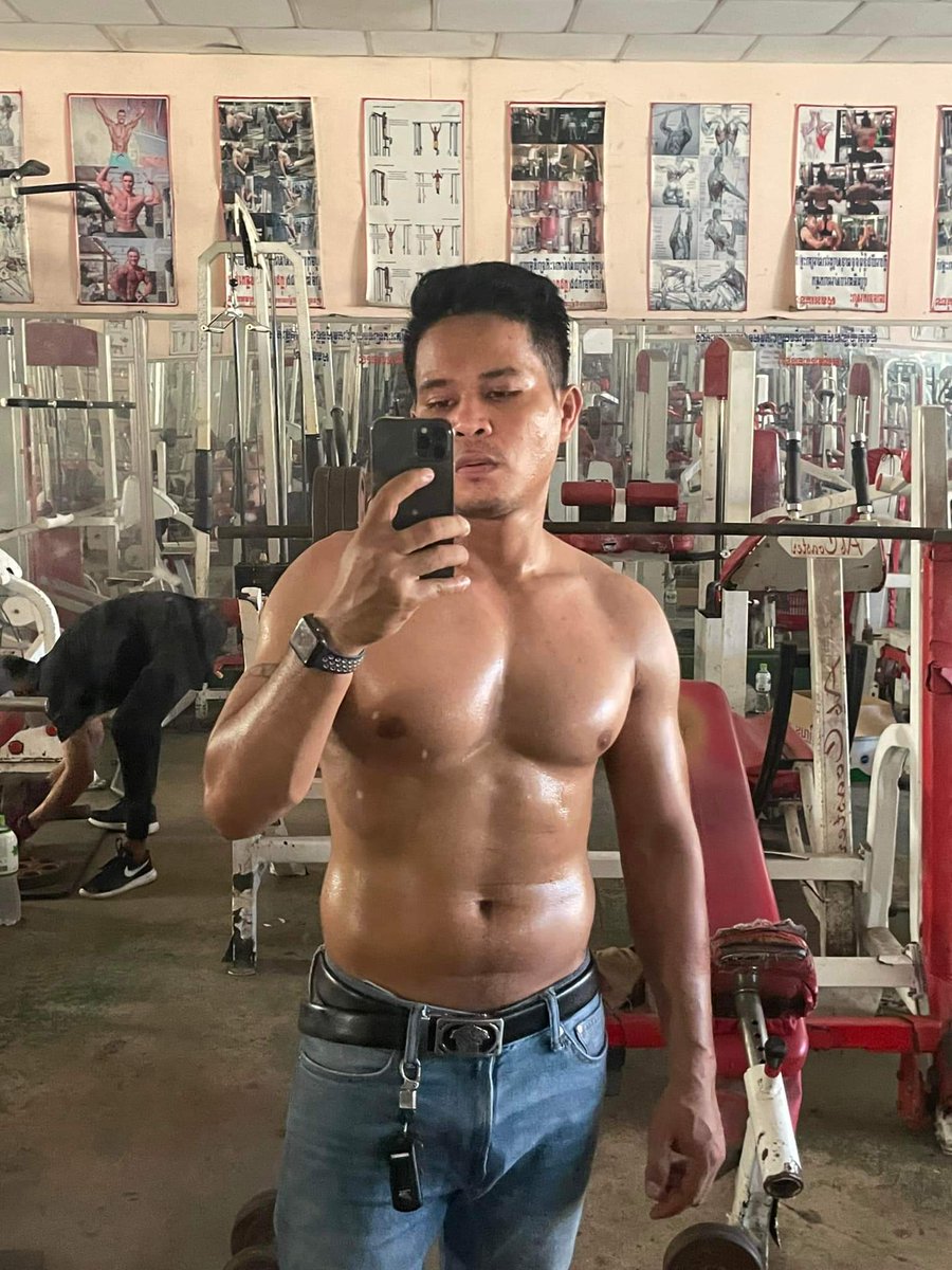 zxqkvipytfdxz's tweet photo. ស្គាល់បង វិ ឆៃ អត់? ល្បីថាគាត់ក្តធំសាហាវ ឌាំងល្អណាស់  អាចបៀម69ជាមួយគ្នាបាន https://t.co/UPd5xdL8yn