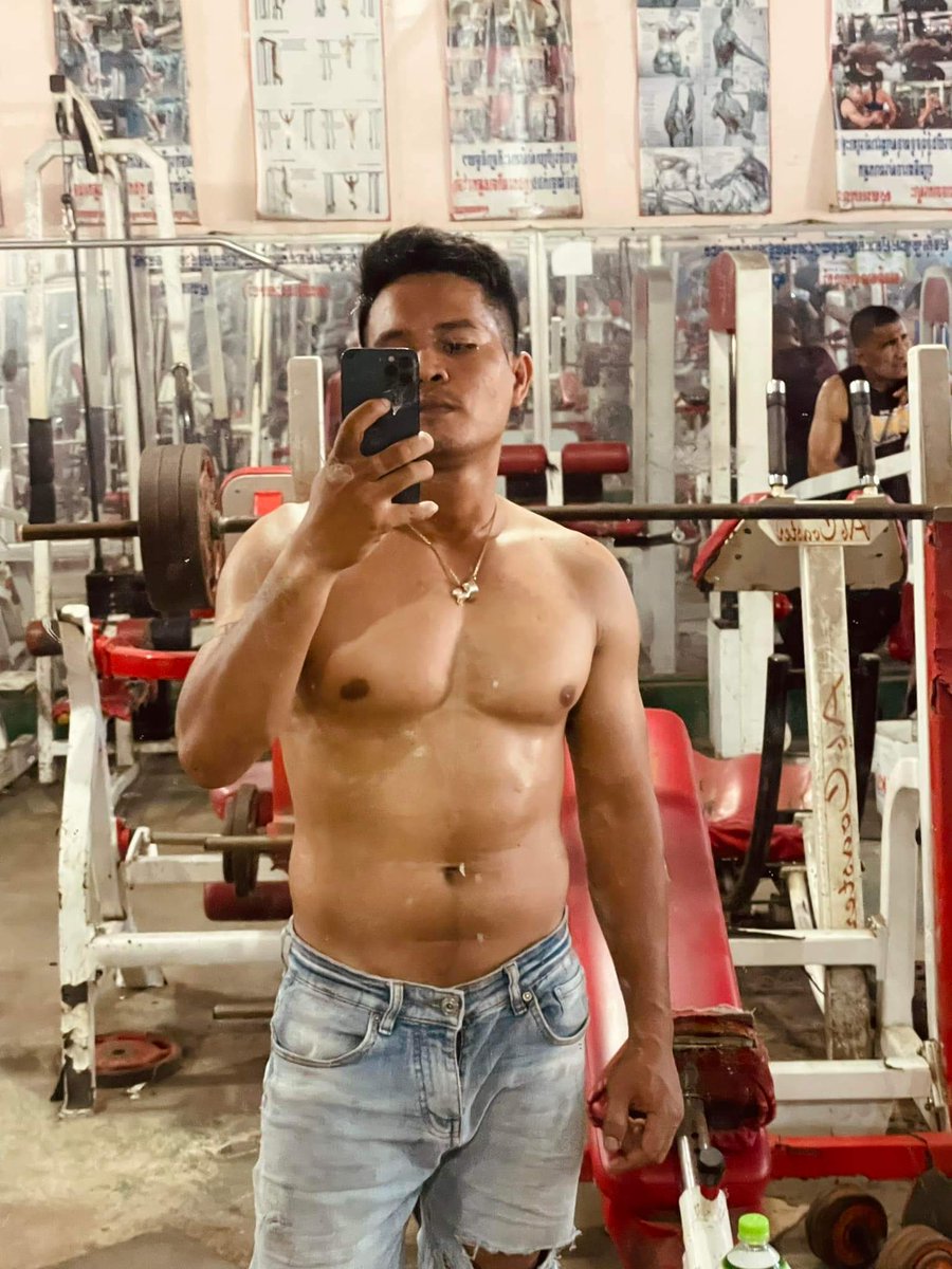 zxqkvipytfdxz's tweet photo. ស្គាល់បង វិ ឆៃ អត់? ល្បីថាគាត់ក្តធំសាហាវ ឌាំងល្អណាស់  អាចបៀម69ជាមួយគ្នាបាន https://t.co/UPd5xdL8yn