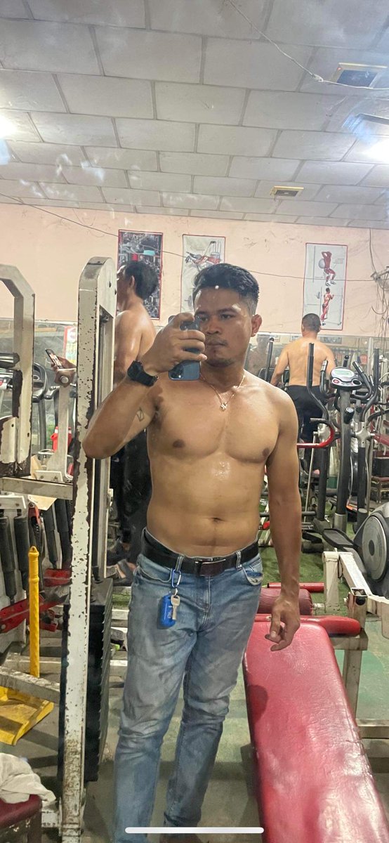 zxqkvipytfdxz's tweet photo. ស្គាល់បង វិ ឆៃ អត់? ល្បីថាគាត់ក្តធំសាហាវ ឌាំងល្អណាស់  អាចបៀម69ជាមួយគ្នាបាន https://t.co/UPd5xdL8yn