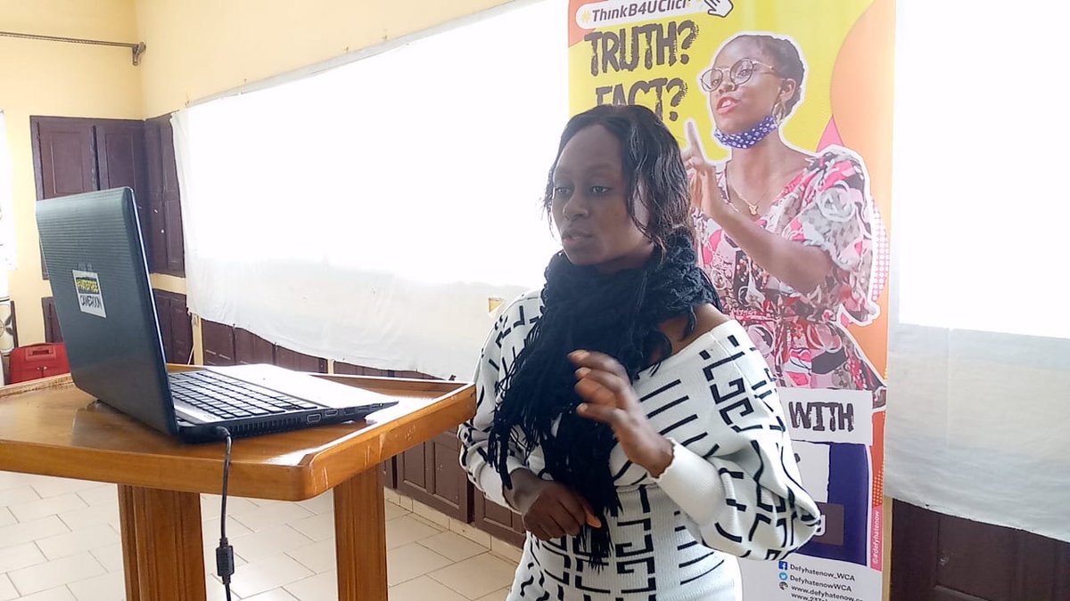 'Sanitize your social media accounts and limit it to sharing verified information' AFF Cohort 2 Fellow, Mbuh Stella tells participants during day 3 of the AFF Cohort7 training in Bamenda.
#Photocredit @NebaJerome1 
#defyhatenow 
#Factchecking 
#AFFCameroon 
#ThinkB4UClick