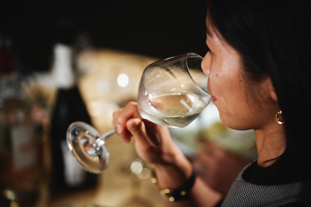 Les nuits d'été sont faites pour voyager et participer à des expériences sensorielles, qu'elles soit visuelles ou gastronomiques. Les arômes de MATERIA ont des notes de fenouil, d'anis et de fruits blancs 🍐

#materia #materiasake #sake #sakéjaponais #japon #japan #winepairing