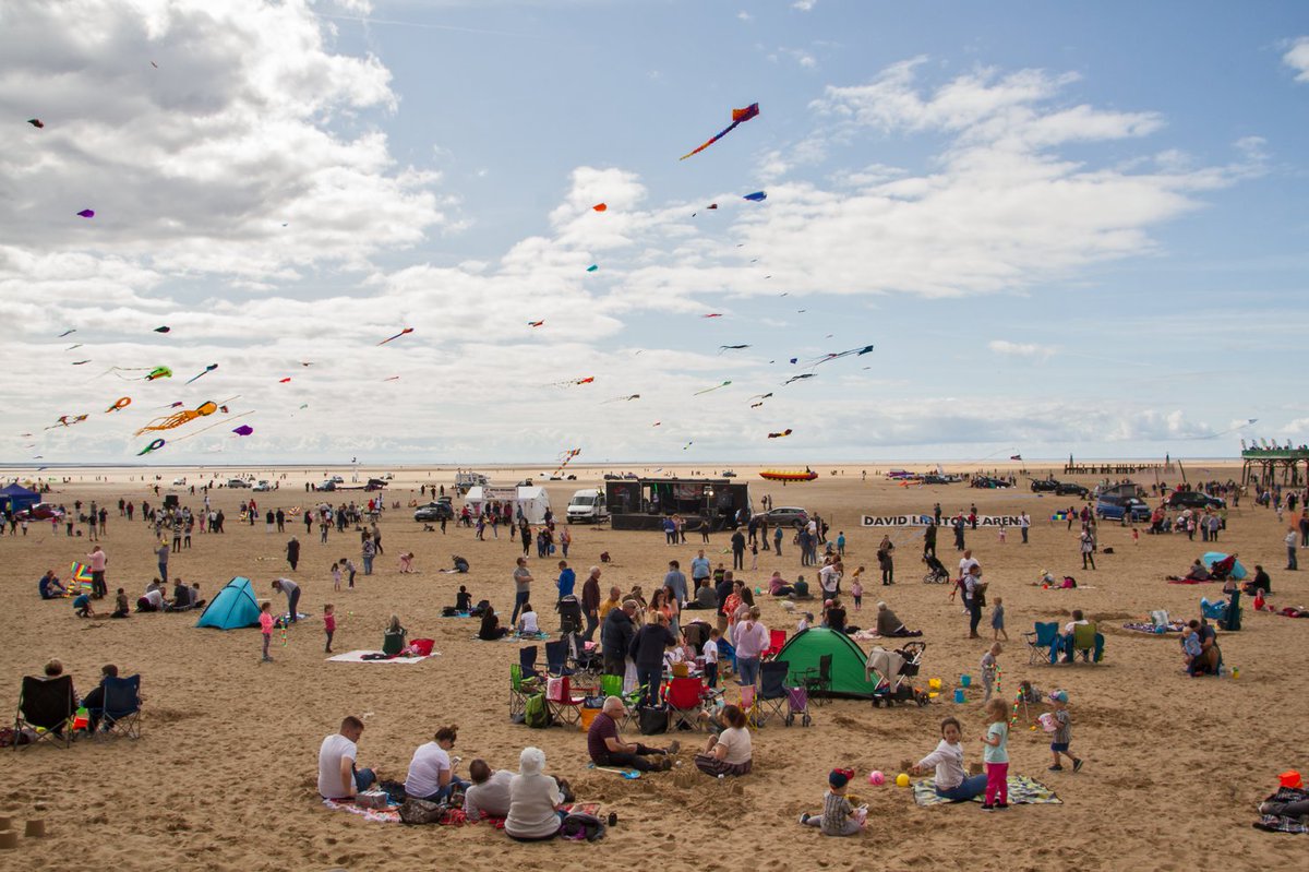 fyldecouncil's tweet photo. If you are about for the Kite Festival this weekend, make sure you help out the local businesses by shopping locally!

Here you can find out more about what Lytham and St Annes shops and businesses have to offer,

Lytham: https://t.co/KAe7ZIkHgJ
St Annes: https://t.co/quHVfkNtke https://t.co/rlWxQYIGVw