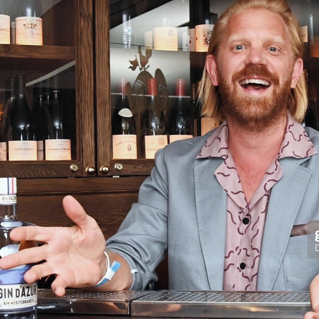 What's better than a bottle of Gin d’Azur? 💬

..multiple bottles of course...😝

——
Last month we were thrilled to have sponsored the hottest summer house party at <a href="/Hovarda_London/">Hovarda</a> an Aegean-inspired #Bar &amp; #Restaurant! 🙌

After all, Gin d’Azur is the 💛 of social moments.