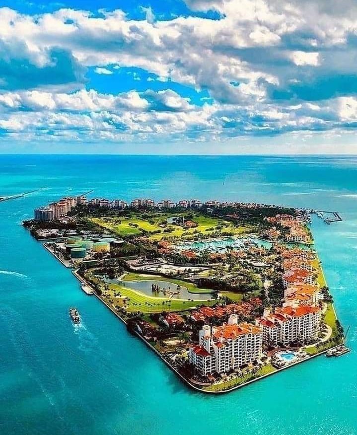 TLeoni311's tweet photo. Fisher Island, Miami 🇺🇸 💟 https://t.co/kjF0W14bv2