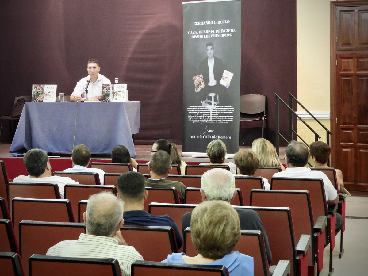 Agallardoromero's tweet photo. Magnifica organización la que tuve ayer por parte del Ayuntamiento de Montemayor (Córdoba) y de la Directiva de su sociedad de Cazadores en la presentación de mis libros.
Una experiencia maravillosa en cada Presentación en esta ruta por #Andalucía.
#Caza #CerrandoCirculo https://t.co/WqEB3TeEHB