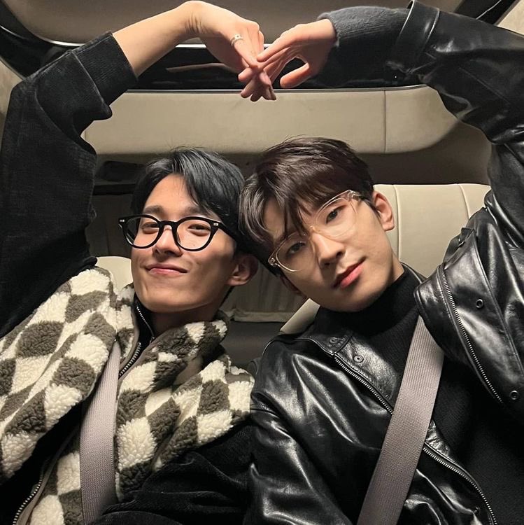 matching my footsteps to yours

> seokwoo / 16.1k / rated E
> fwb to lovers with musical actor seokmin and his idiot hyung wonwoo
> written for <a href="/7starsfest/">SEVEN STARS</a>

ao3.org/works/41074311