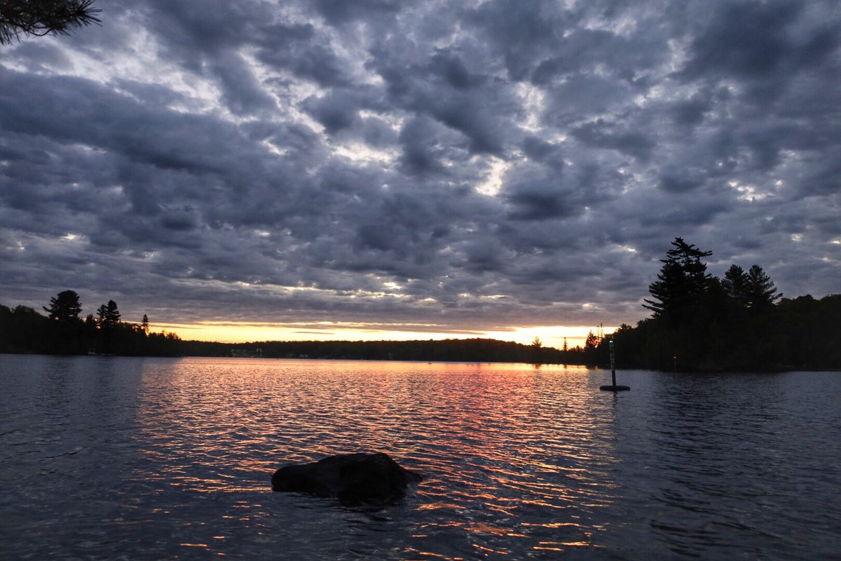 Cottage sunrise #LakeCecebe #districtofParrySound #cottagecounrty #sunrise #SundaySunsets @MadHattersNYC @RoarLoudTravel @_sundaysunsets_