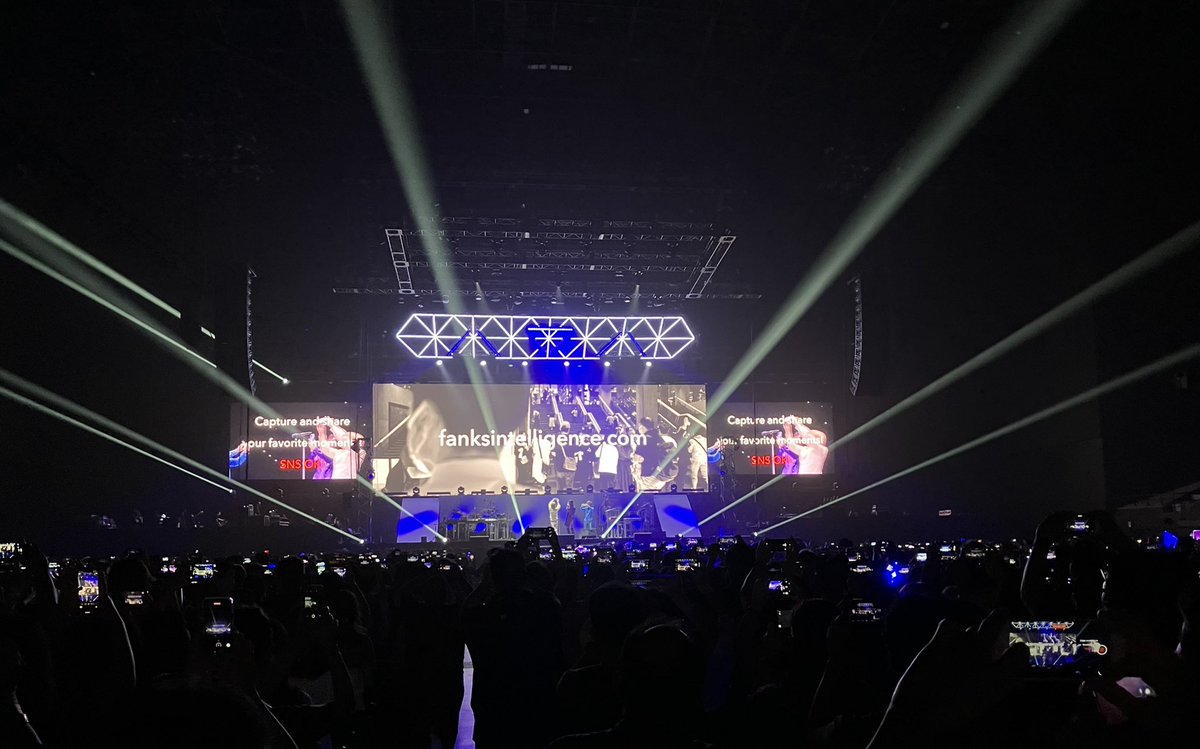 yamadakurumi's tweet photo. #TMNETWORK
#FANKSintelligenceDays 
#Days8
めっちゃ低音きく会場で！！
そして追加曲に震えました…
今日もTMはかっこよかった… https://t.co/8mEOGZ5sFw