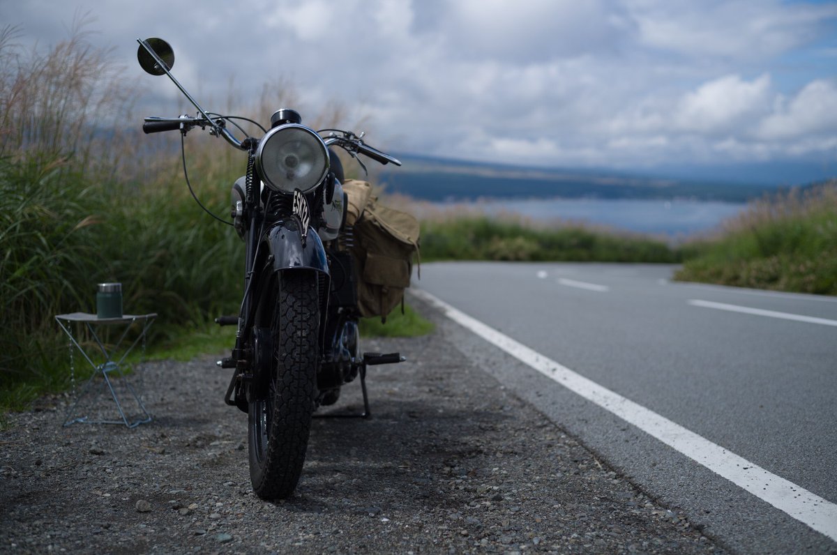 minidoko's tweet photo. 今日はひとりでコーヒーツー。この後ガス欠になったのは内緒です🤫

#classicmotorcycle #vintagemotorcycle #classicnorton #vintagenorton #britishmotorcycle #英車 #ノートン https://t.co/ejTBz7d6T0