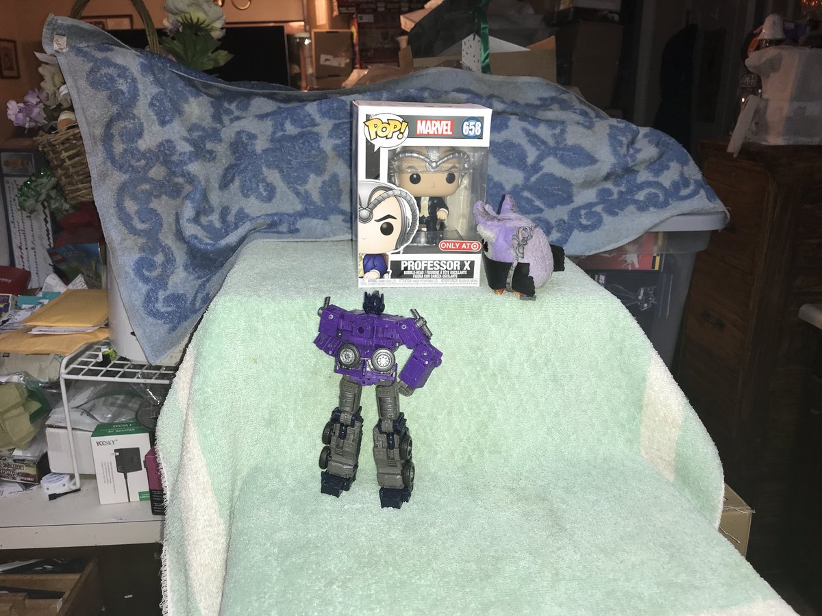 Transfan2's tweet photo. @NightShiningPR @JesseWittenrich @Botcon
Puggle IDW Galvy:Ivisited #TransformersShatteredGlass Universe Again! Today+Saw #OptimusPrime Again! We Saw #ProfessorX From #Xmen/#Xmen97! #PugglesTalk #Transformers #ShatteredGlass #ShatteredGlassOptimusPrime #GalvySG  #FunSGPrime⭐️ https://t.co/EjP7jT2YIq