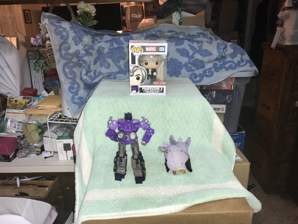 Transfan2's tweet photo. @NightShiningPR @JesseWittenrich @Botcon
Puggle IDW Galvy:Ivisited #TransformersShatteredGlass Universe Again! Today+Saw #OptimusPrime Again! We Saw #ProfessorX From #Xmen/#Xmen97! #PugglesTalk #Transformers #ShatteredGlass #ShatteredGlassOptimusPrime #GalvySG  #FunSGPrime⭐️ https://t.co/EjP7jT2YIq