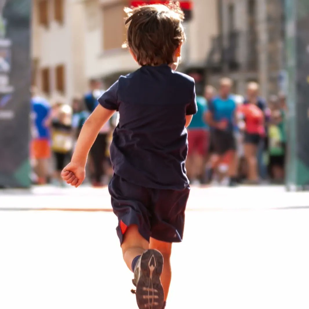 trailvalletena's tweet photo. 🅼🅸🅽🅸 🆃🆁🅰🅸🅻
Este año los más peques también han podido disfrutar en la Mini Trail por las calles de Panticosa. 🏞️
Que ganas teníamos de que las futuras promesas volvieran a ser los protagonistas.
📸 @jmillaruelo
#TrailValledeTena #Panticosa #Trail #MiniTrail #Kids https://t.co/VAF9xCzNKN