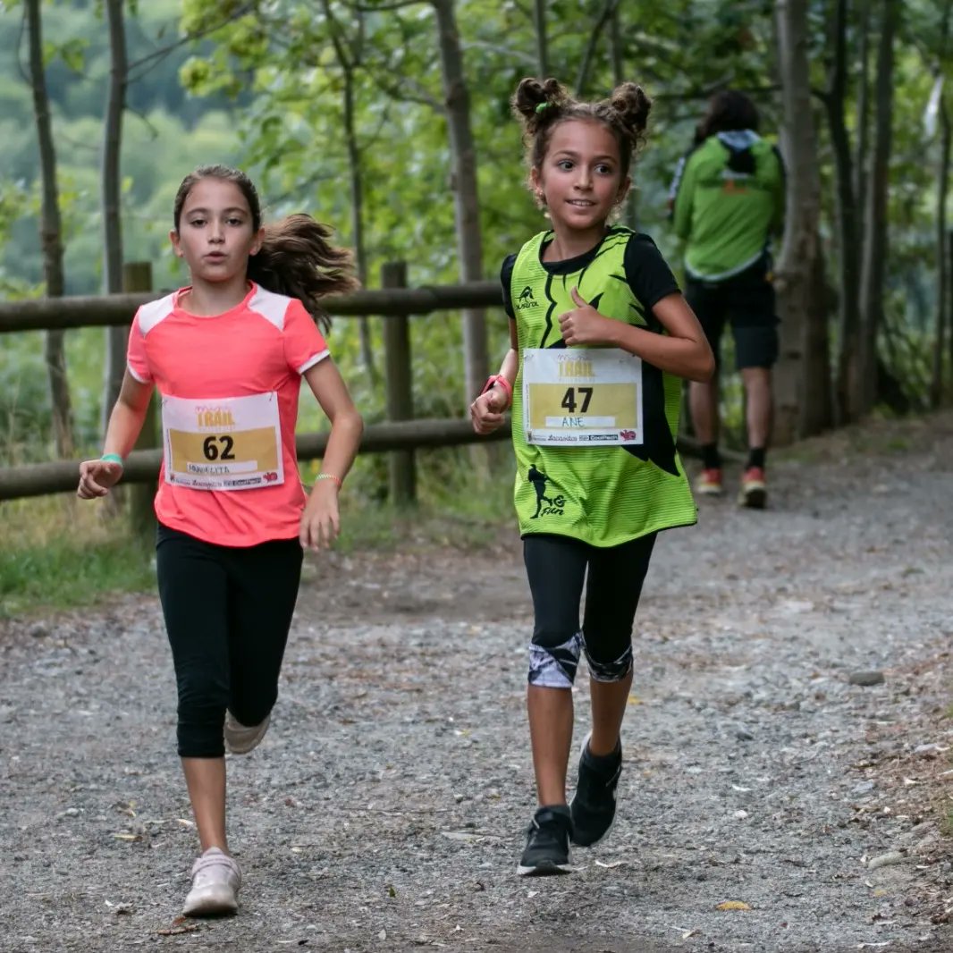trailvalletena's tweet photo. 🅼🅸🅽🅸 🆃🆁🅰🅸🅻
Este año los más peques también han podido disfrutar en la Mini Trail por las calles de Panticosa. 🏞️
Que ganas teníamos de que las futuras promesas volvieran a ser los protagonistas.
📸 @jmillaruelo
#TrailValledeTena #Panticosa #Trail #MiniTrail #Kids https://t.co/VAF9xCzNKN