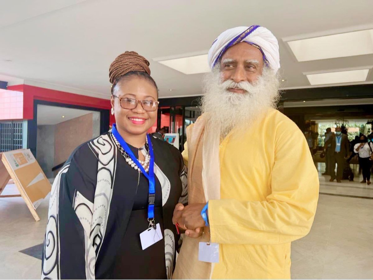 Fatiiche's tweet photo. 03 Septembre: Date d’anniversaire du Sage Sadhguru 

Une éminente personnalité d’une humilité sans précédent. Fervent défenseur des causes justes, militant pour la protection de l’environnement, motivateur et bien d’autres casquettes.

#Sadhguru
#FatoumataChérif @SadhguruJV https://t.co/m89X41WGeC