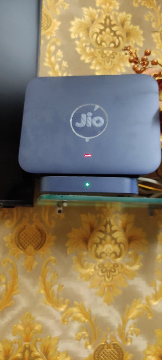 ShwetaSingh6397's tweet photo. Facing no internet connection since yesterday, more than 24 hrs now. This is second time since I recharged for this month. How will u compensate for this @reliancejio @JioCare?
Sending msgs that issue has been addressed without any resolution.#shame #unprofessionalbehaviour https://t.co/Ma4ZZeSOnZ