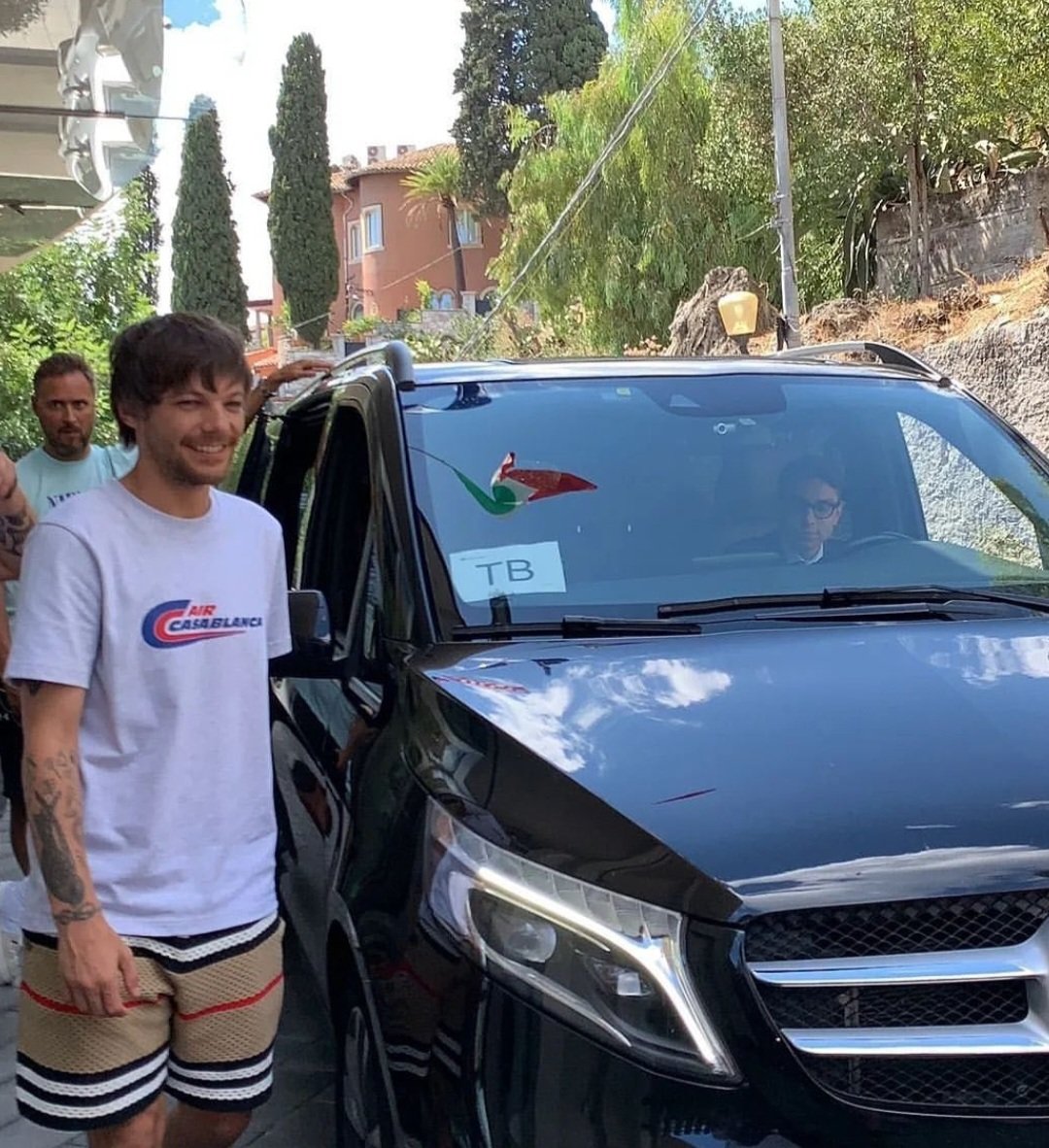 Zaz saw louis for the first time📍 tweet media