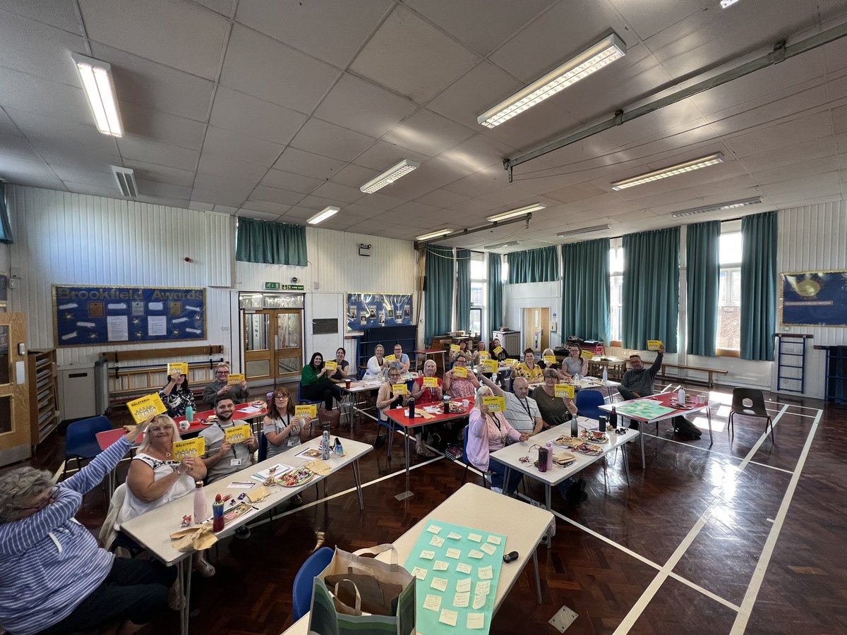 DaveShawHT's tweet photo. Really good to work with staff from my new school yesterday. I told them that we value them and will invest in their CPD. Gave each a copy of @WALKTHRUs_5 which we will base our professional development on. Our Head of sch kindly wrapped them up as a present ππ #investinstaff https://t.co/VKeImHah4J