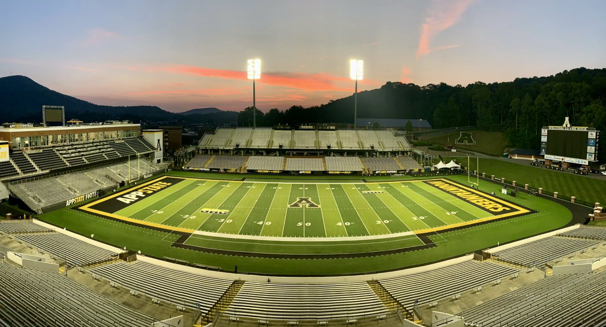 AppState_FB's tweet photo. 𝐑𝐢𝐬𝐞 &amp; 𝐒𝐡𝐢𝐧𝐞

📍 The Rock

#GoApp #BeatUNC https://t.co/ct5IyIpBNQ