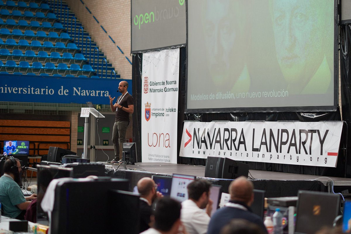 navarralanparty's tweet photo. Charla súper interesante de @DotCSV. ¿Qué os ha parecido? #nlp3 #dalle2 #stablediffusion https://t.co/QcFVGGXxeW