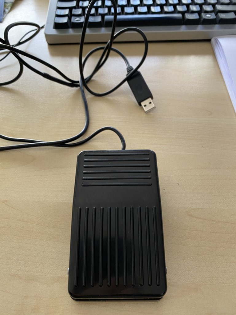 DC7DS's tweet photo. Nothing special to see here, just a foot-controlled PTT switch for #flexradio #SmartSDR remote ops #hamradio https://t.co/uRKBbzLrfv
