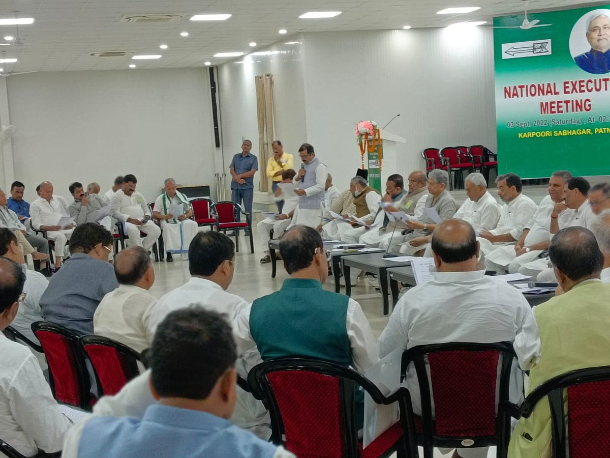 UpendraKushRLM's tweet photo. पटना :पार्टी कार्यालय स्थित कर्पूरी सभागार में आयोजित राष्ट्रीय कार्यकारिणी की बैठक में। https://t.co/7fT5yml8zn