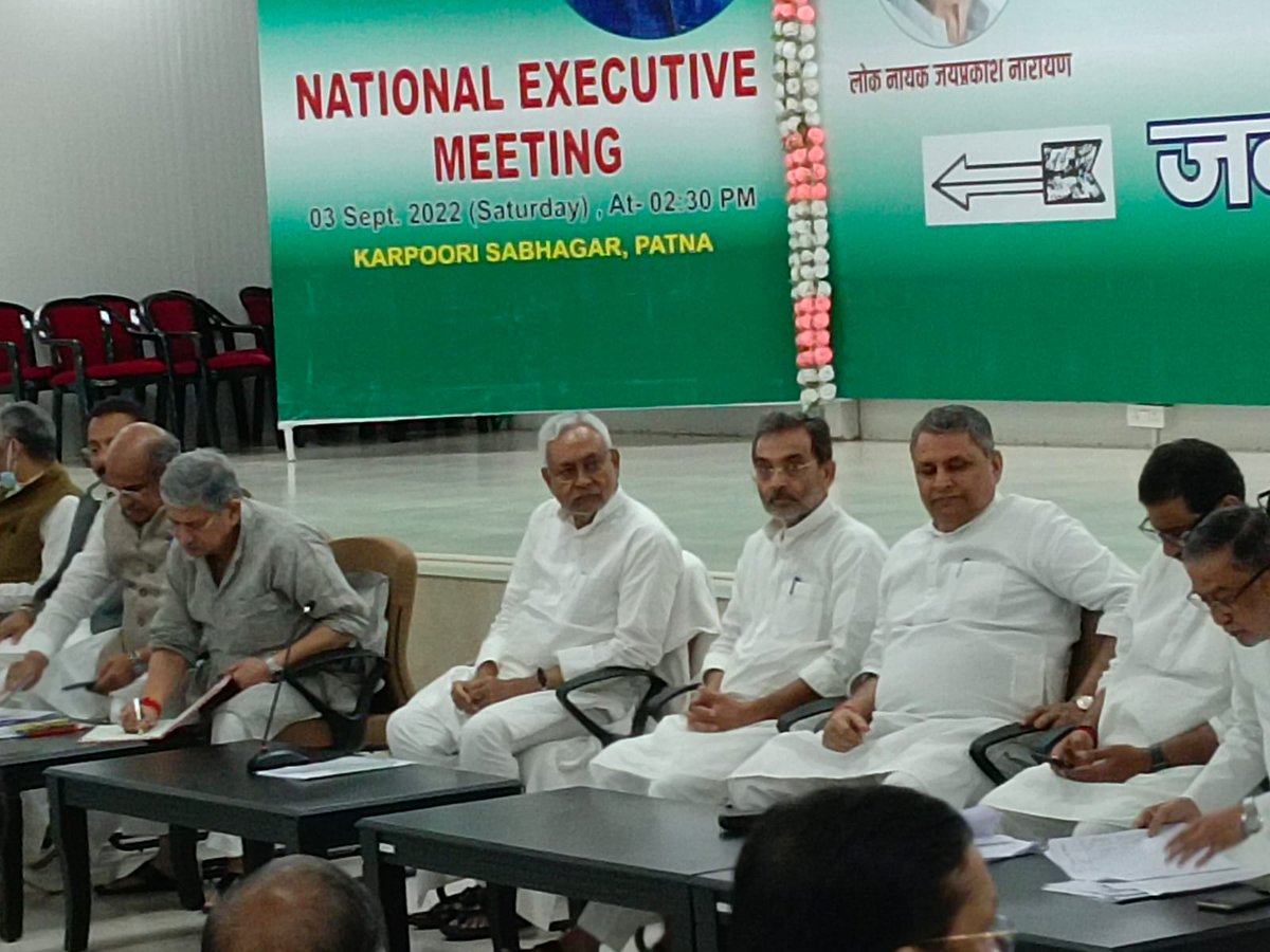 UpendraKushRLM's tweet photo. पटना :पार्टी कार्यालय स्थित कर्पूरी सभागार में आयोजित राष्ट्रीय कार्यकारिणी की बैठक में। https://t.co/7fT5yml8zn
