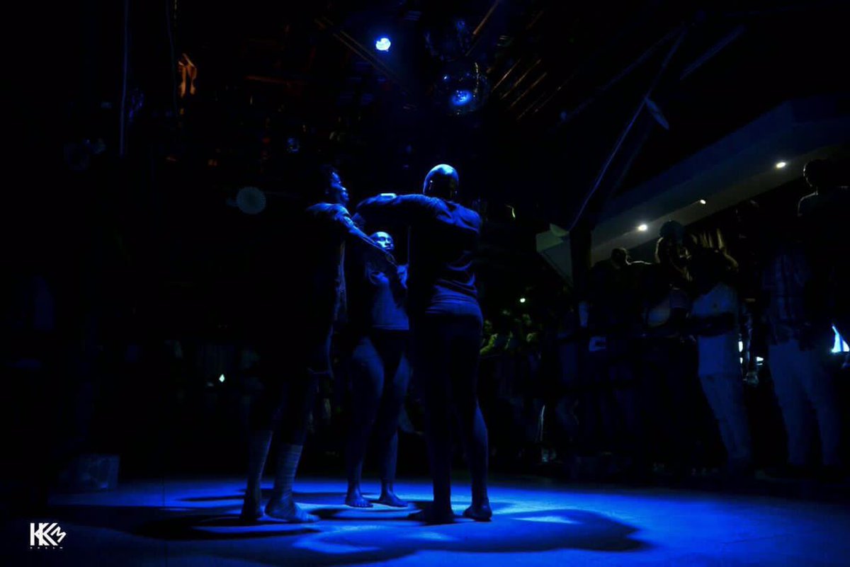 LycaLinca's tweet photo. Formation des régie lumière a des jeunes danseurs du Burundi, sur la place et le choix de la lumière dans une création chorégraphique 
  
Formation dispense en collaboration avec le Slameur 
  
Rwandais : Éric One Key 
Projet : PAR LA DANSE BURUNDI https://t.co/6xDLbBdm5a